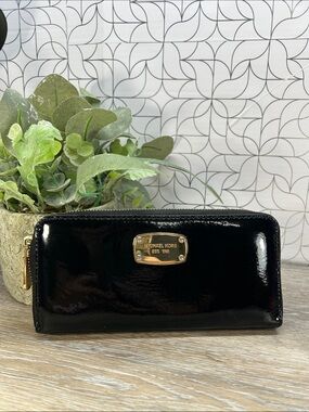 2828 Michael Kors Black Patent Leather Zip Wallet with Gold Plaque